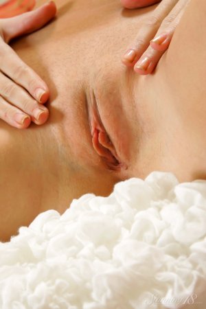 Потрясающие 18 фотографий обнаженной Сары Си в исполнении Фото 9