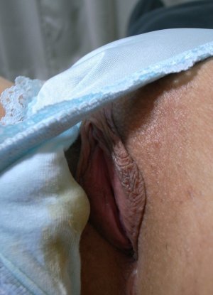 Мокрые женские письки готовы к соитию в трусиках картинка 16